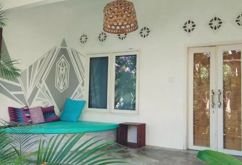 Aamiaismajoitus (B&B) Café Des Arts Gili Air