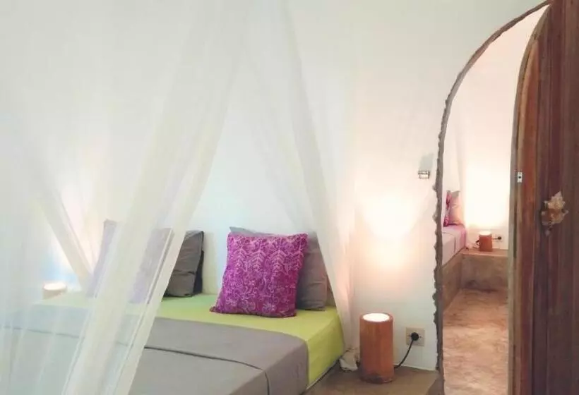 Aamiaismajoitus (B&B) Café Des Arts Gili Air