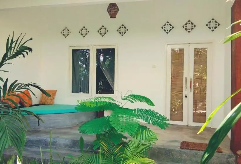 Aamiaismajoitus (B&B) Café Des Arts Gili Air