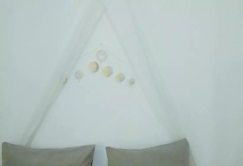 Aamiaismajoitus (B&B) Café Des Arts Gili Air