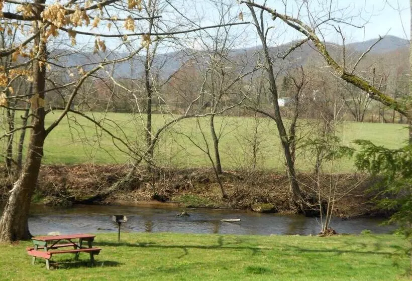 Motelli Mountain Springs Cabins