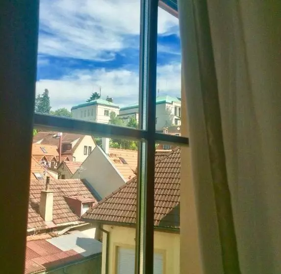 Retkeilymaja Fairy Tale Prague From Lev I Sova