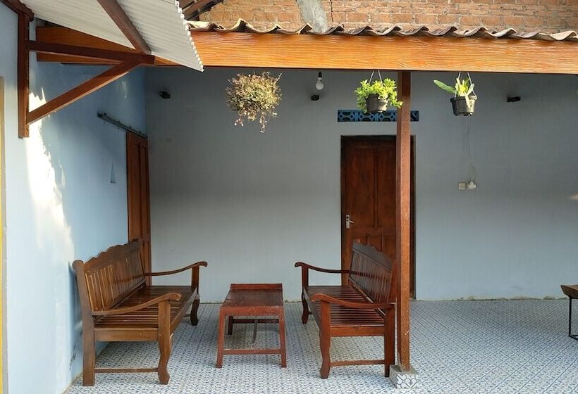 پانسیون Genthong Homestay