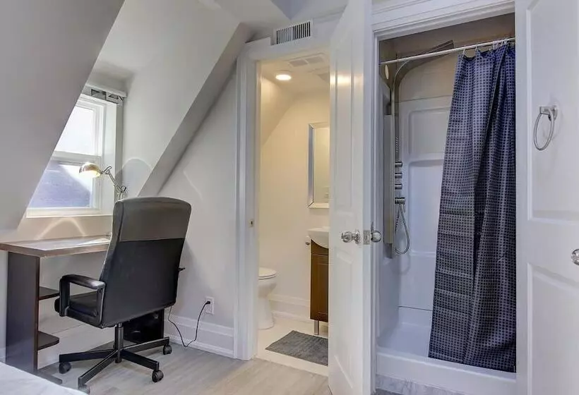 پانسیون Spadina Guesthouse