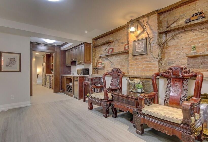 펜션 Spadina Guesthouse