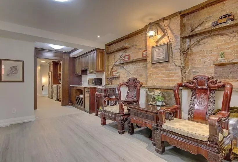 پانسیون Spadina Guesthouse