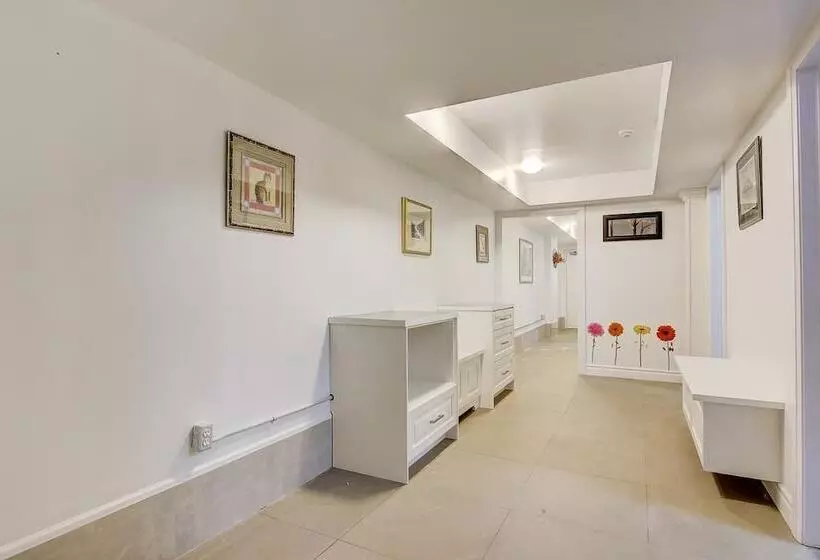 پانسیون Spadina Guesthouse