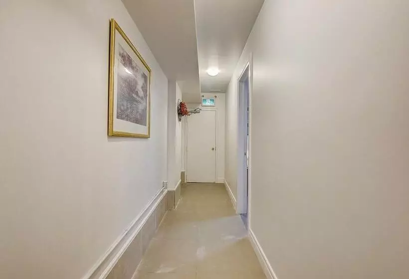 پانسیون Spadina Guesthouse