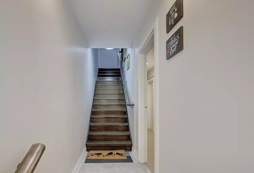 پانسیون Spadina Guesthouse