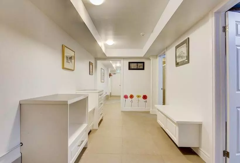 پانسیون Spadina Guesthouse