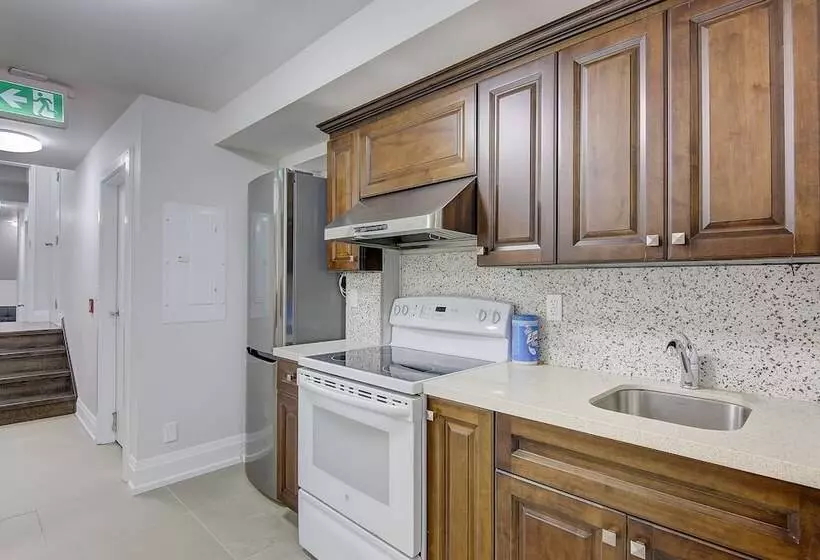 پانسیون Spadina Guesthouse