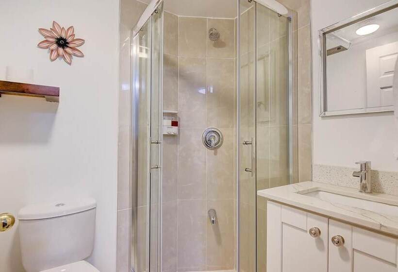 펜션 Spadina Guesthouse