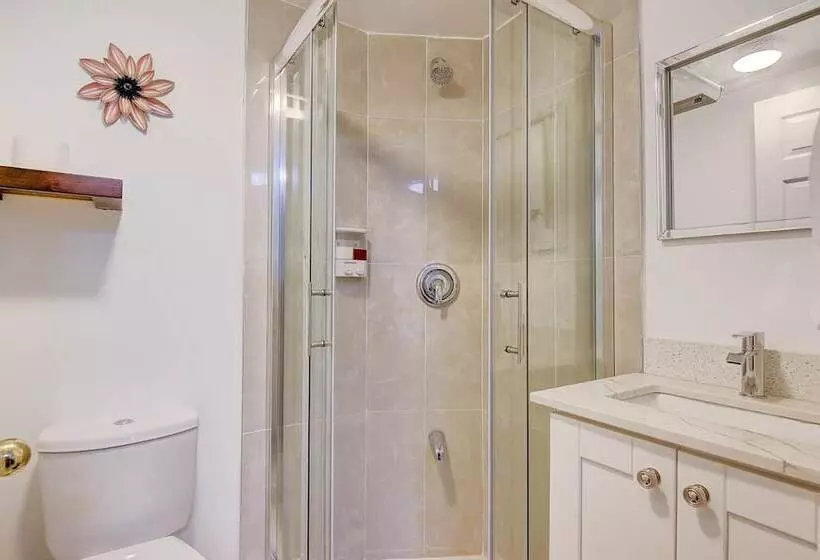 پانسیون Spadina Guesthouse