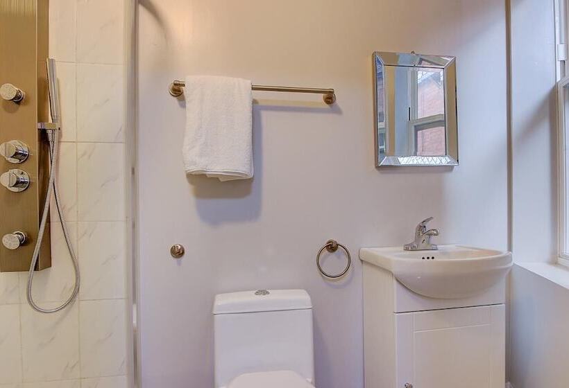 펜션 Spadina Guesthouse