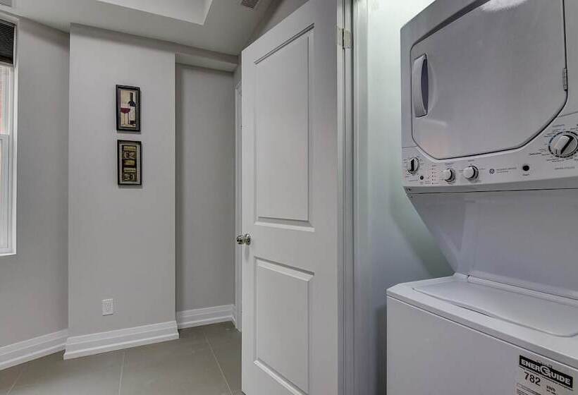 펜션 Spadina Guesthouse