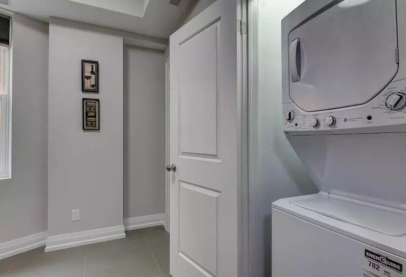 پانسیون Spadina Guesthouse