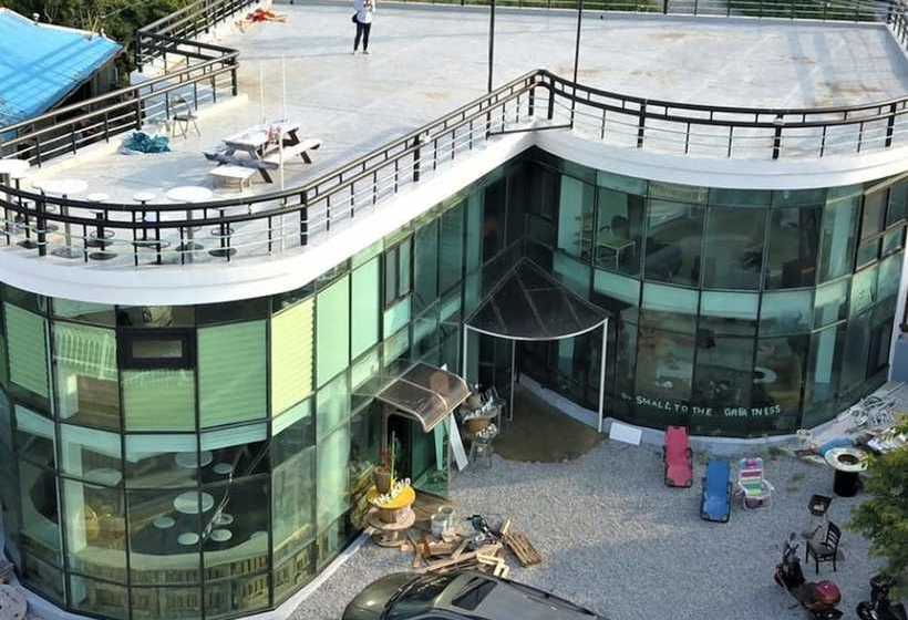 Redo Backpackers Hostel