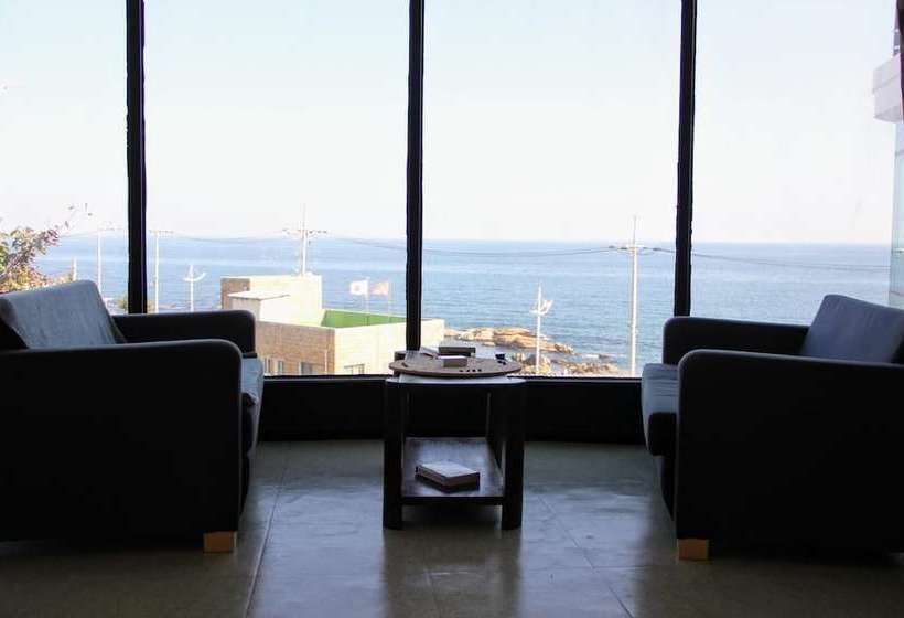 Redo Backpackers Hostel