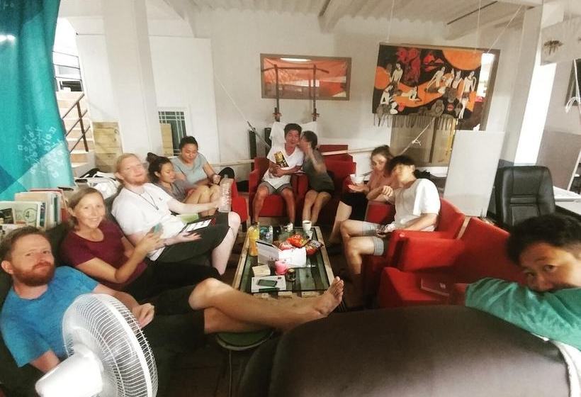 Redo Backpackers Hostel