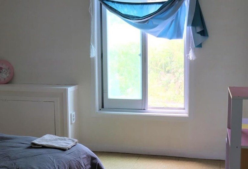 Redo Backpackers Hostel