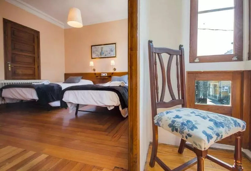 ペンション La Posada De La Casona De Sarria