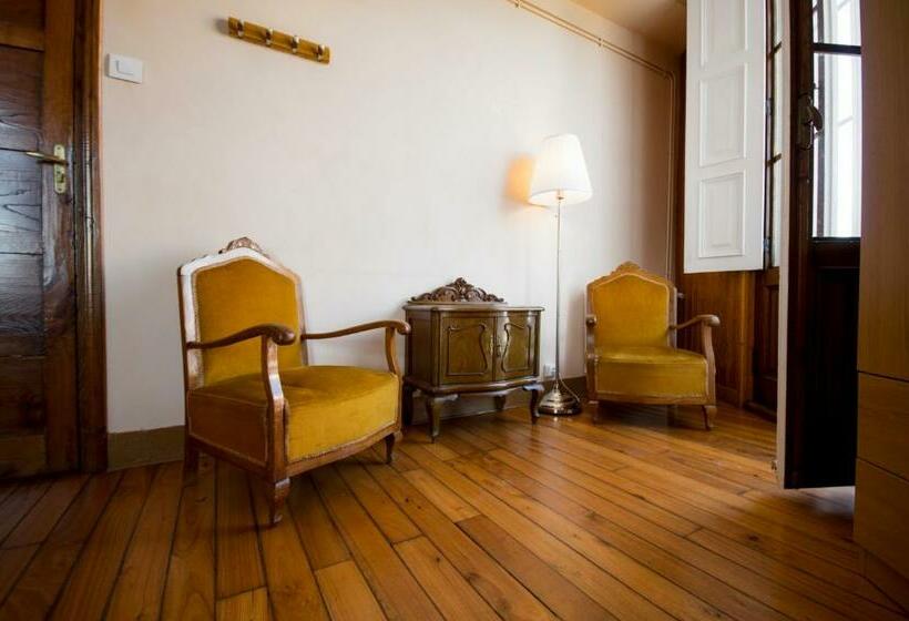 پانسیون La Posada De La Casona De Sarria