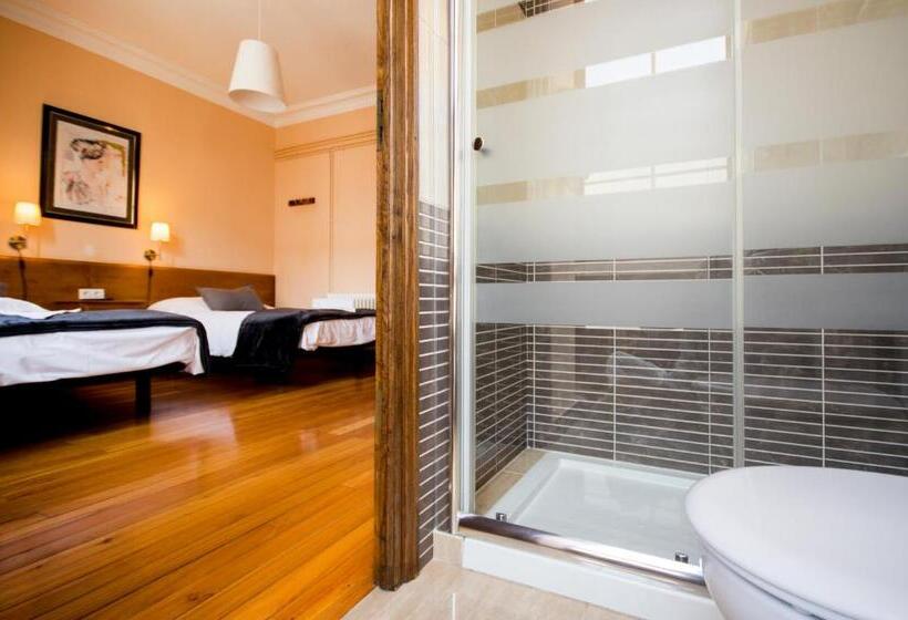 پانسیون La Posada De La Casona De Sarria