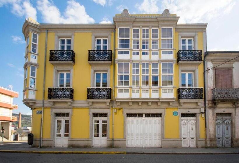 پانسیون La Posada De La Casona De Sarria