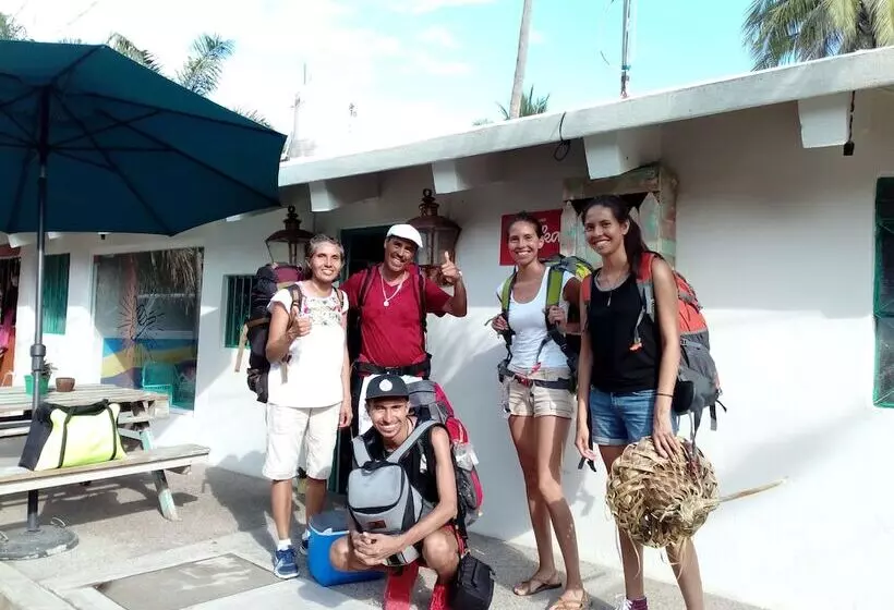Majatalo Shaka Surf House Hostel