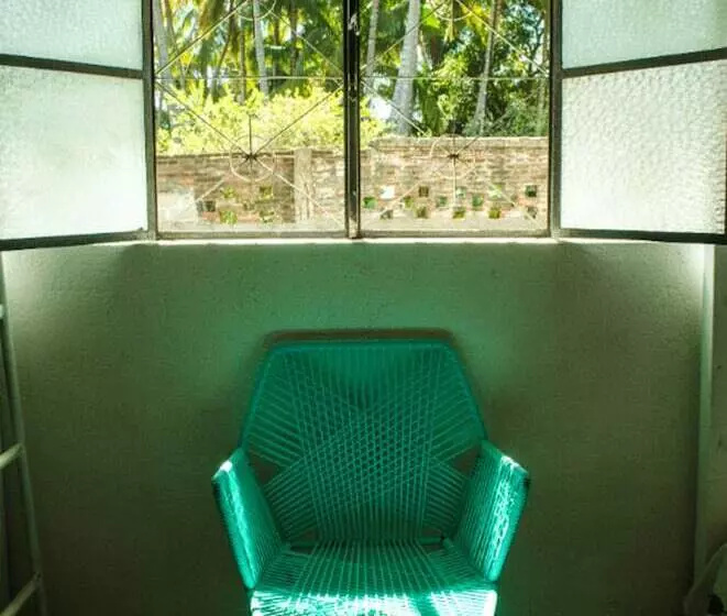 Majatalo Shaka Surf House Hostel
