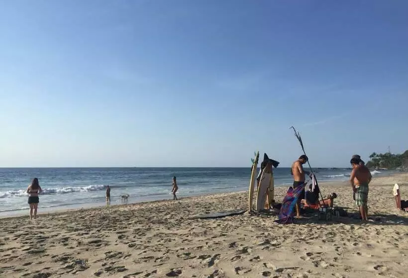 Majatalo Shaka Surf House Hostel