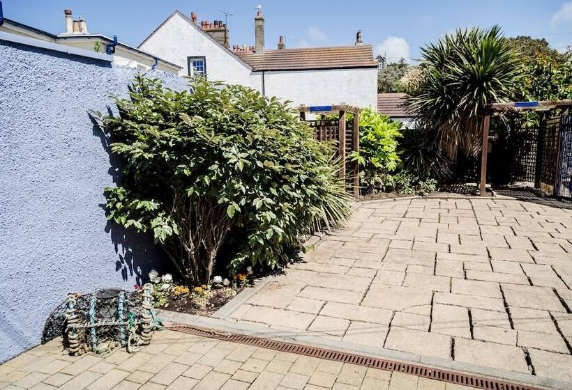 Отель The Waterfront