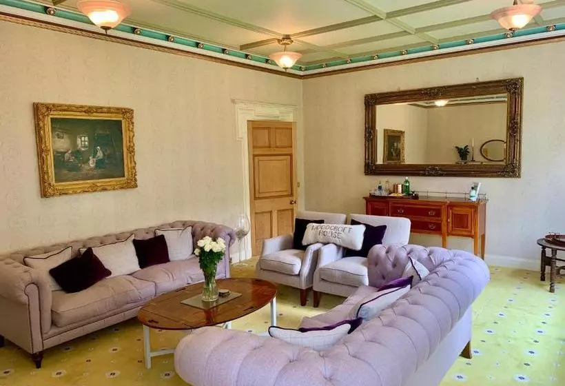 ペンション Woodcroft House