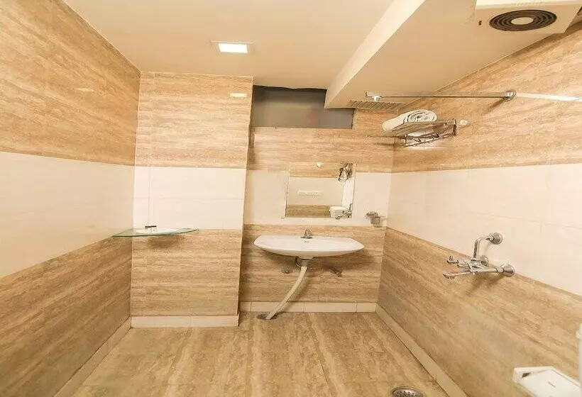 Fabhotel Solitaire Inn