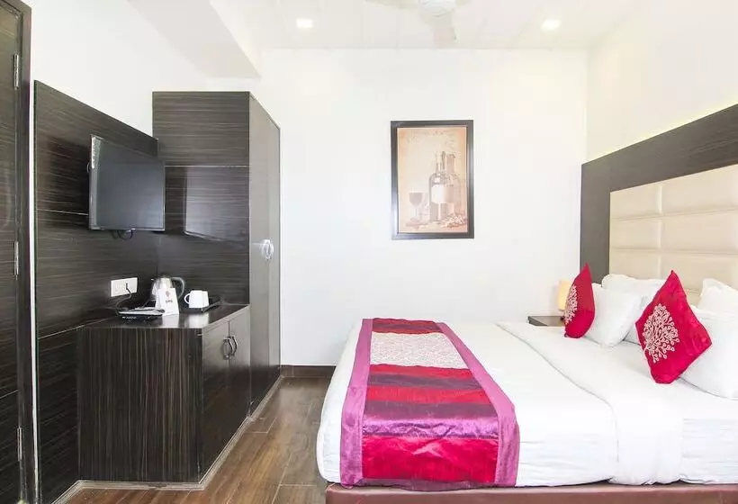 Fabhotel Solitaire Inn