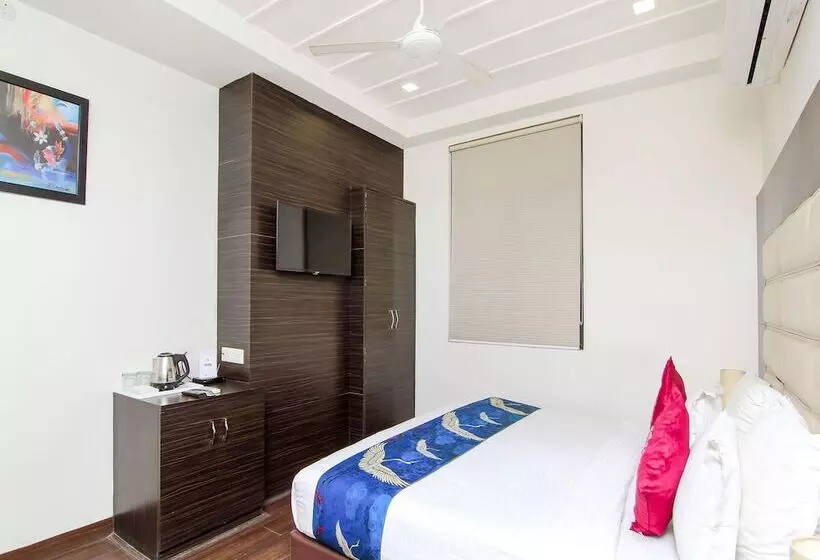 Fabhotel Solitaire Inn