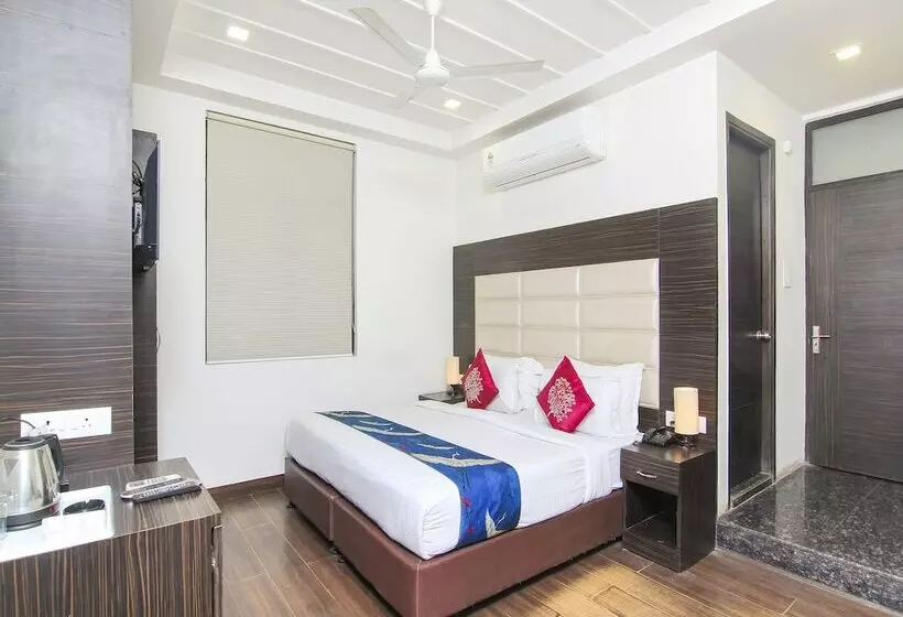 Fabhotel Solitaire Inn