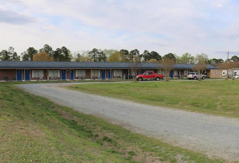 호텔 Four Oaks Lodging