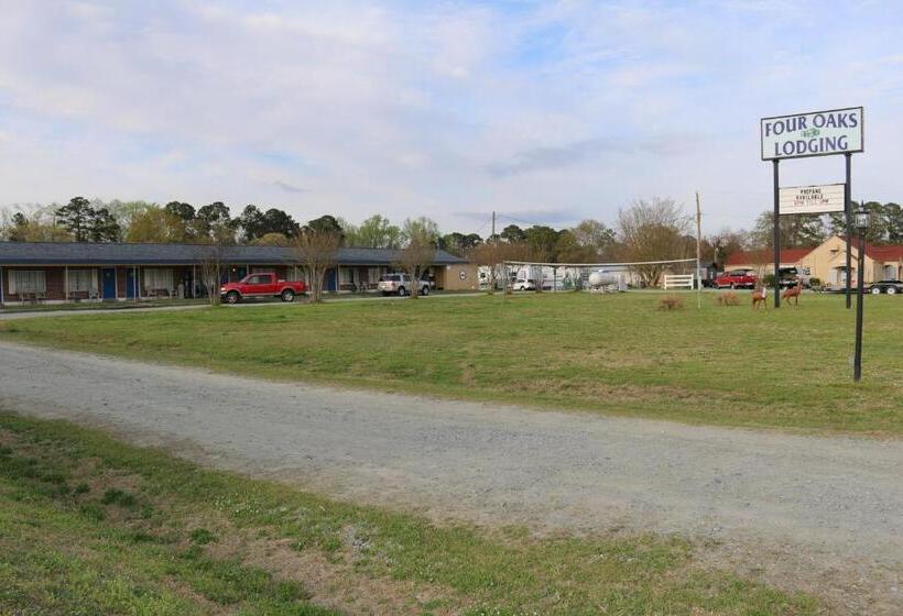 호텔 Four Oaks Lodging