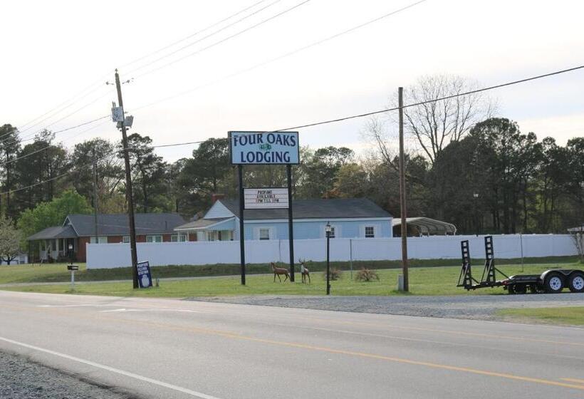 호텔 Four Oaks Lodging