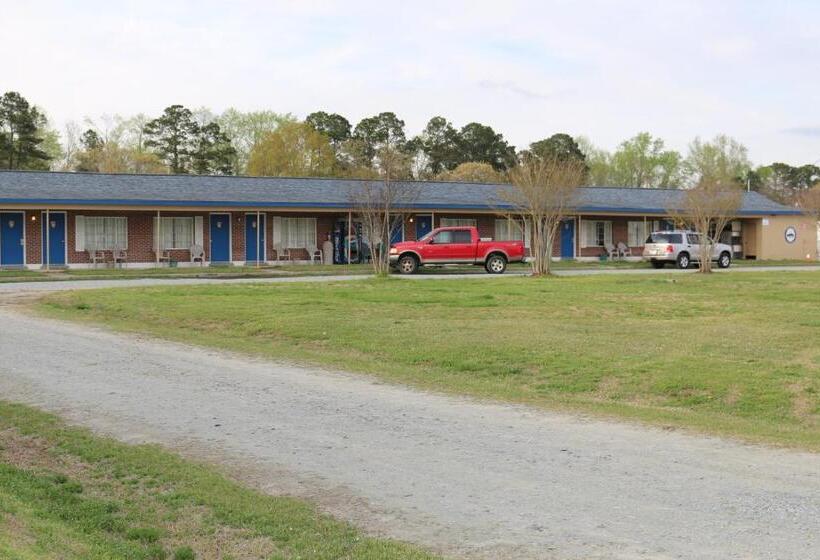 호텔 Four Oaks Lodging