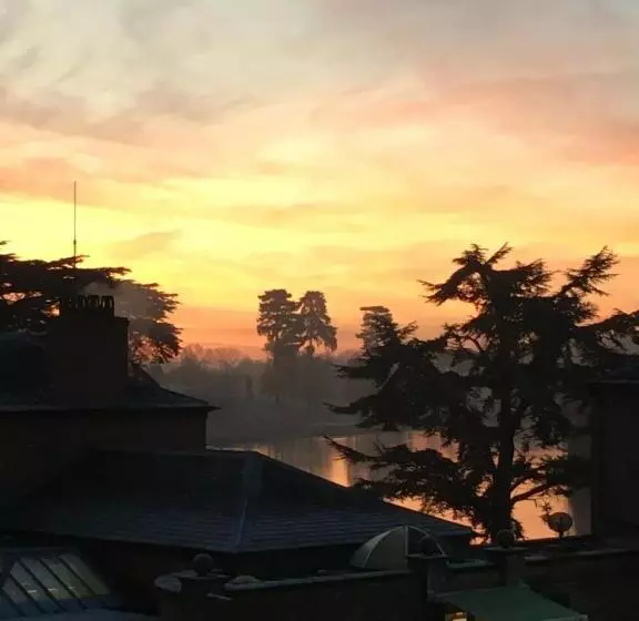 Hotelli Melbourne Lodge