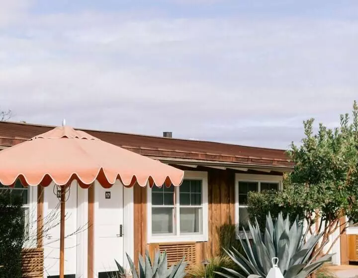 Hotelli Skyview Los Alamos  21 & Over Pool