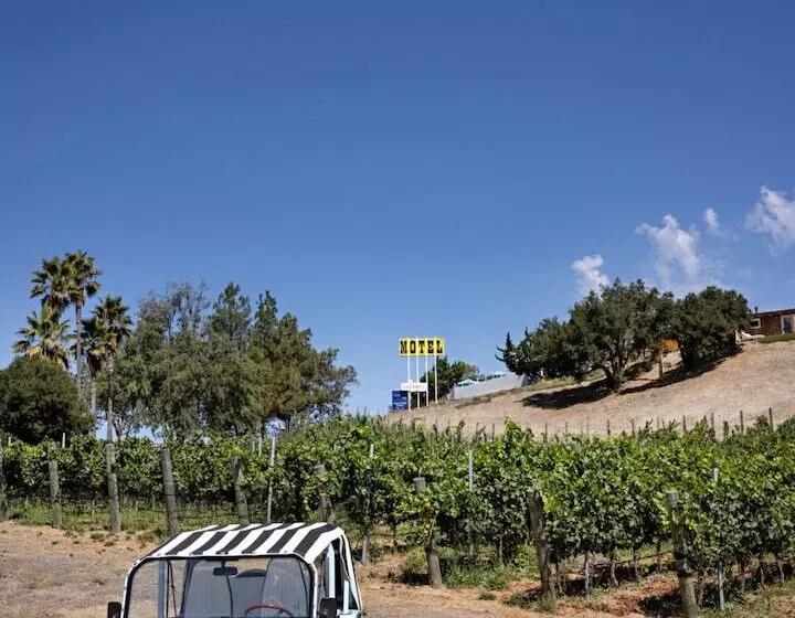 Hotelli Skyview Los Alamos  21 & Over Pool