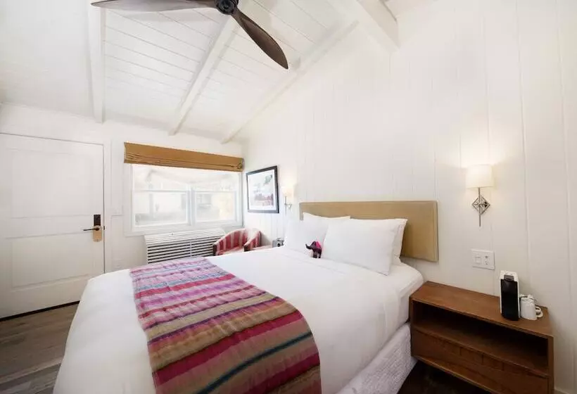 Hotelli Skyview Los Alamos  21 & Over Pool