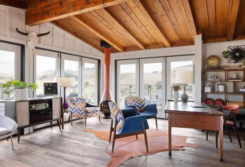 Hotelli Skyview Los Alamos  21 & Over Pool