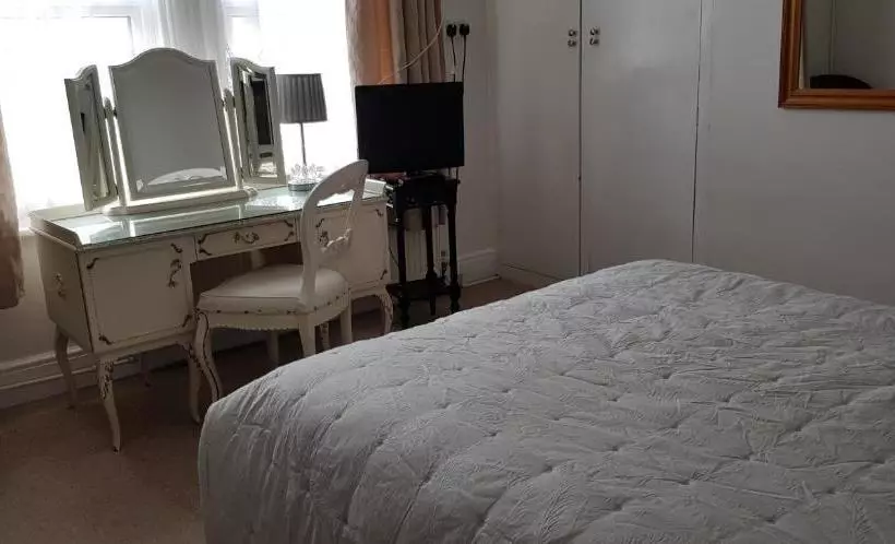 Majatalo Avon Manor Guest House