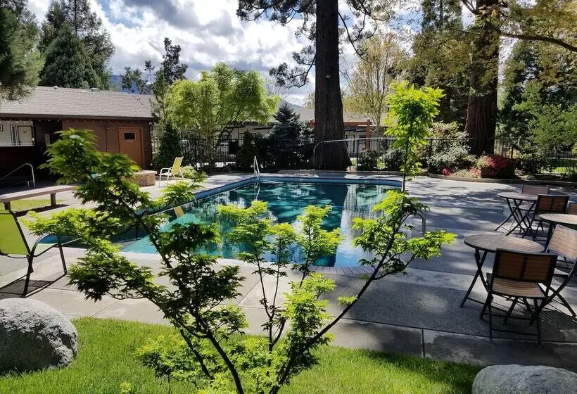 Motelli Redwood Hyperion Suites