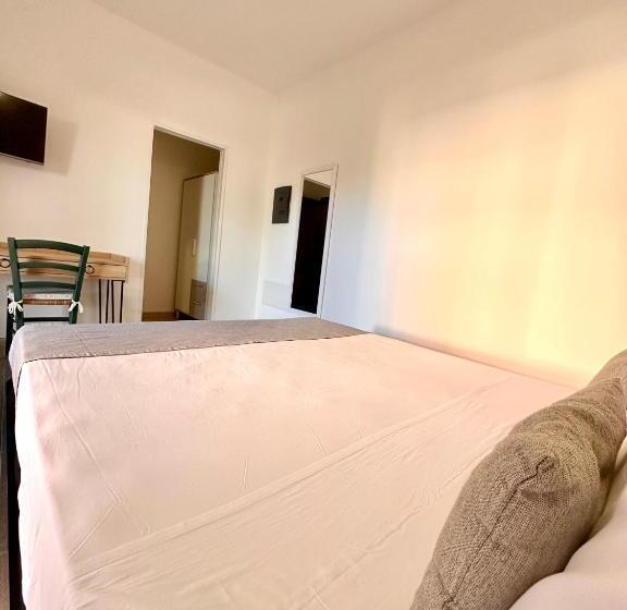 پانسیون Double A Luxury Room