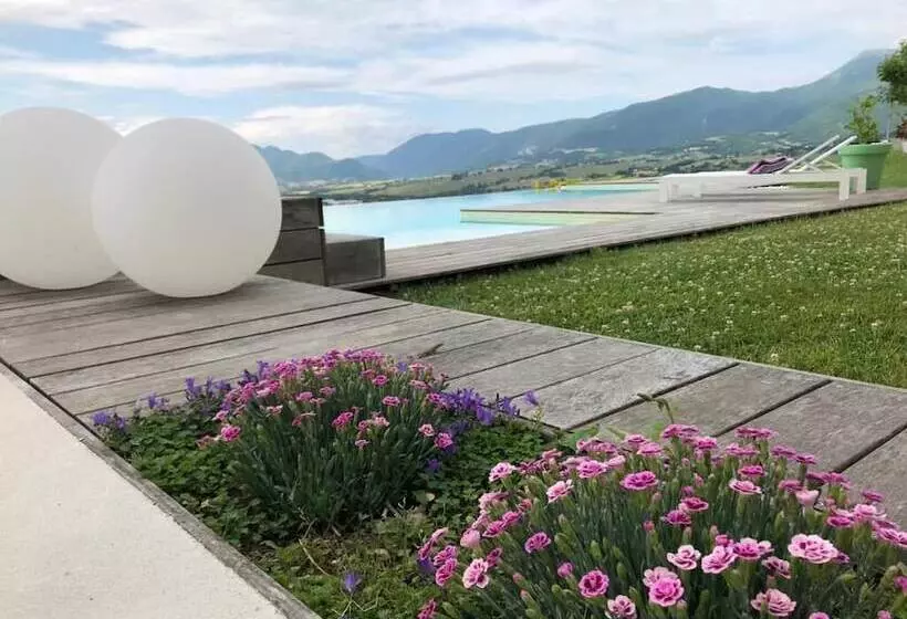 Aamiaismajoitus (B&B) Serre Alte Landscape Luxury Rooms